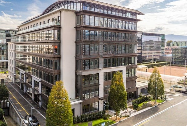 4'000m² de surfaces d'activités dans le prestigieux quartier des Nations Unies 1