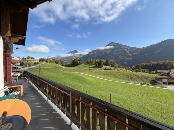 Magnifique ancienne gare du MOB rénovée aux Sciernes d’Albeuve 3