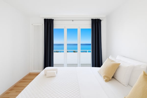 Vue lac panoramique 180° – Appartement meublé d’exception 3