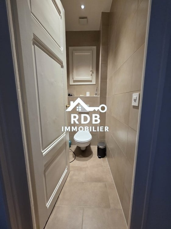 Magnifique appartement de 5,5 pièces au 1er étage situé à Genève 1202 9