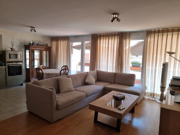 Magnifique 5 pièces sur la Rue de Carouge avec balcon 1