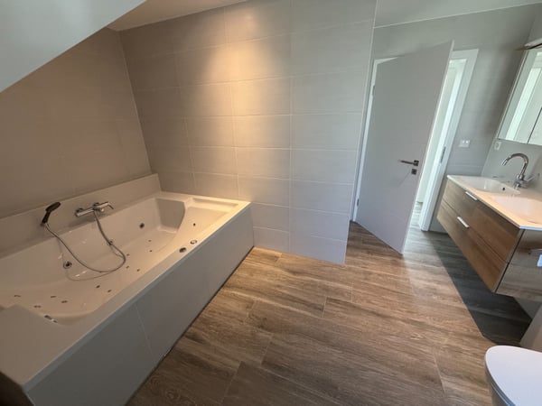 Villa contemporaine avec vue sur le lac, piscine et prestations d'exception 5