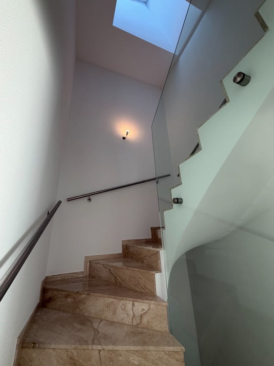 Villa contemporaine avec vue sur le lac, piscine et prestations d'exception 3