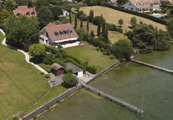 SAINT-PREX - DEUX VILLAS AU BORD DU LÉMAN, AVEC ACCÈS PRIVATIF AU LAC 1