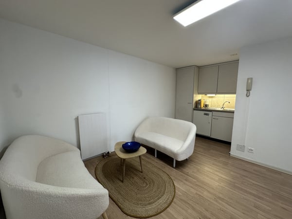 Joli bureau lumineux, bien situé 5