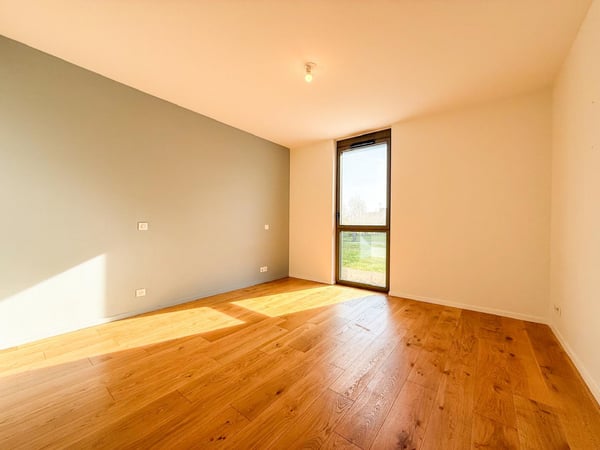 En France, Village-Neuf : Appartement 4 Pièces de Standing 5