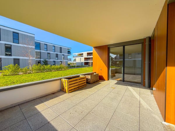En France, Village-Neuf : Appartement 4 Pièces de Standing 8