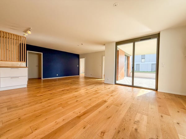 En France, Village-Neuf : Appartement 4 Pièces de Standing 1