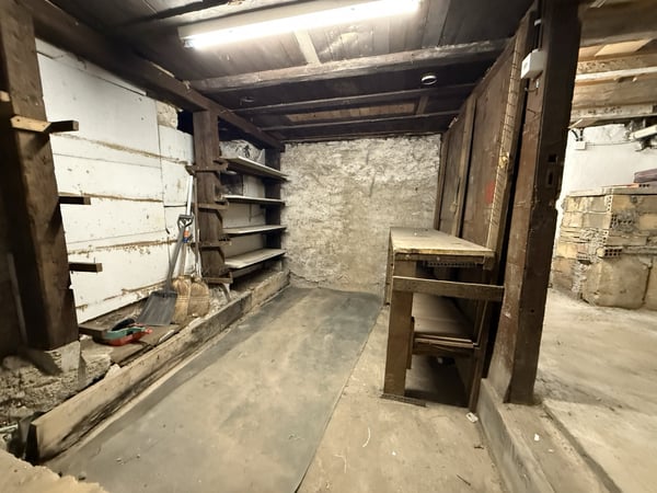 Local dépôt / atelier de 25 m² avec électricité 2