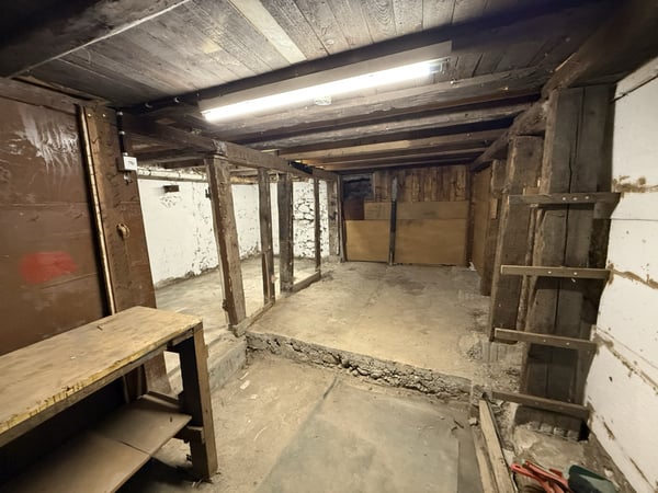 Local dépôt / atelier de 25 m² avec électricité 3