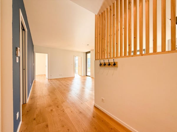 En France, Village-Neuf : Appartement 4 Pièces de Standing 1