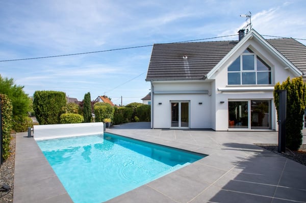 Villa d'exception avec piscine aux portes de Bâle, en France 7