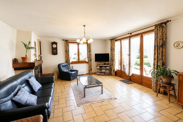 Villa individuelle de 6.5 pièces avec grand jardin de 1'618 m2 6