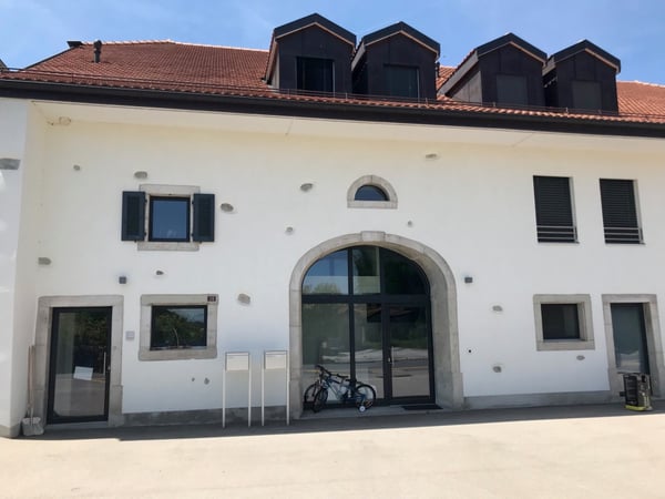 Spacieux duplex de 220m2 dans ancienne ferme rénovée à Essertines sur Rolle 2