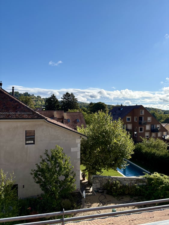 Lumineux récent duplex 4,5p au centre de Genolier Terrasse  2 places de parking 13