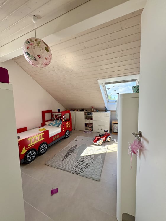 Lumineux récent duplex 4,5p au centre de Genolier Terrasse  2 places de parking 11