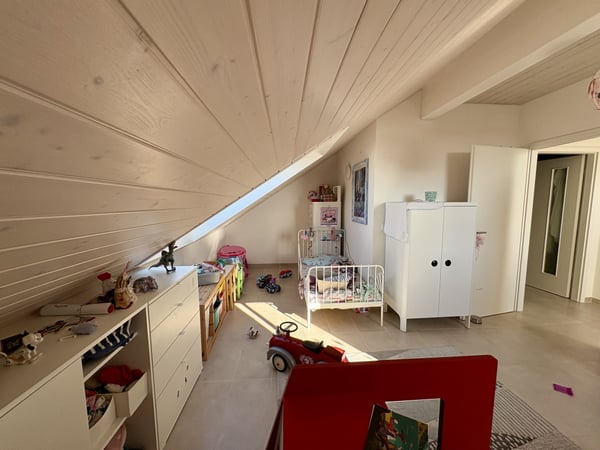 Lumineux récent duplex 4,5p au centre de Genolier Terrasse  2 places de parking 10