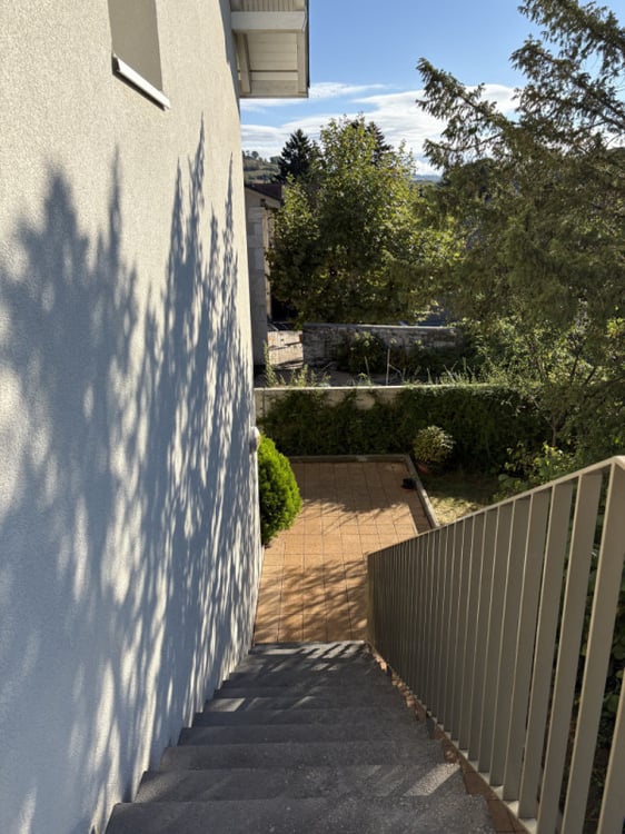 Lumineux récent duplex 4,5p au centre de Genolier Terrasse  2 places de parking 2