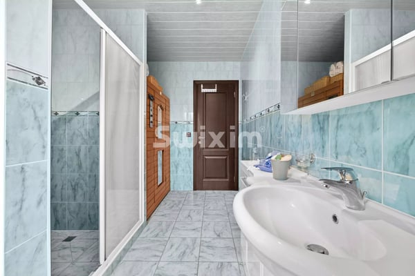 Exceptionnelle Villa de 6.5 pièces ! Volumes spacieux et jardin, vivez entre Lac 5