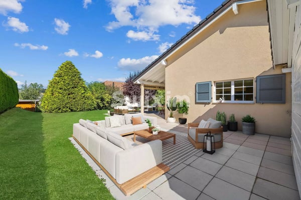 Exceptionnelle Villa de 6.5 pièces ! Volumes spacieux et jardin, vivez entre Lac 1