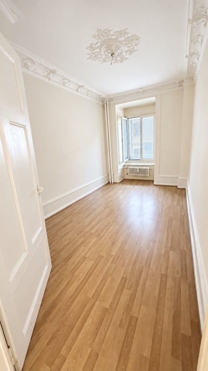 3 pièces rénové avec cachet - moulures, parquet - La Chaux-de-Fonds 8