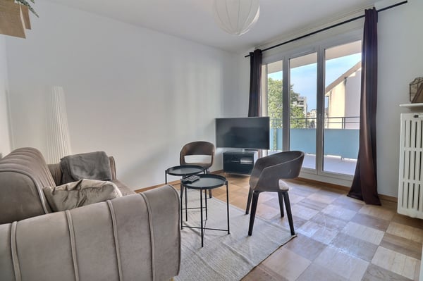 Magnifique 3.5 pièces entièrement meublé aux acacias avec terrasse 2