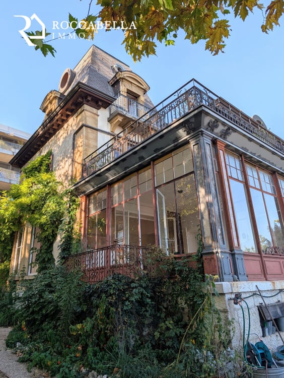 Magnifique duplex mansardé, charme et caractère au sein d'une demeure de maître 1