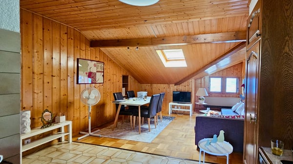 Maison de village de plusieurs appartements et annexes 11