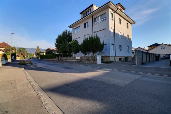 Spacieux studio en attique avec vue dégagée 11
