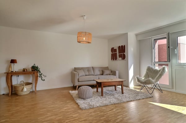 Appartement lumineux au 3e étage avec balcon 2