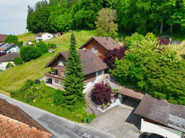 Grosszügiges Generationenhaus an sonniger Hanglage mit traumhafter Weitsicht ins Grüne 3