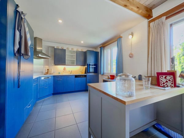 Grosszügiges Generationenhaus an sonniger Hanglage mit traumhafter Weitsicht ins Grüne 8