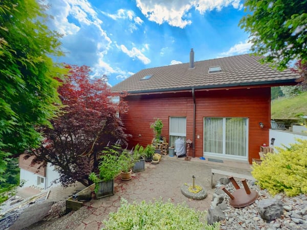 Grosszügiges Generationenhaus an sonniger Hanglage mit traumhafter Weitsicht ins Grüne 5