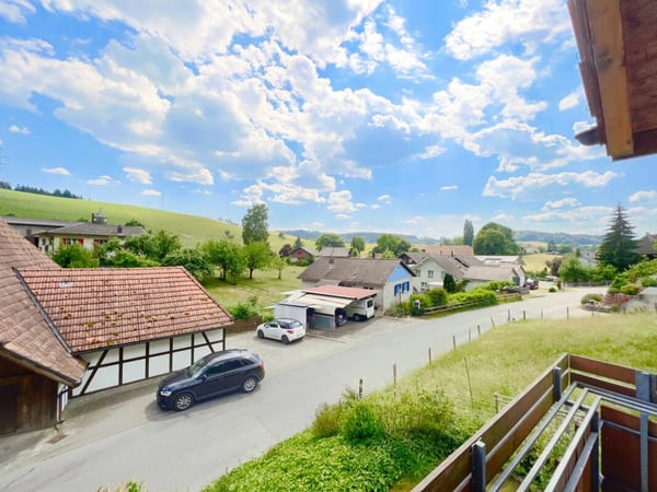 Grosszügiges Generationenhaus an sonniger Hanglage mit traumhafter Weitsicht ins Grüne 15