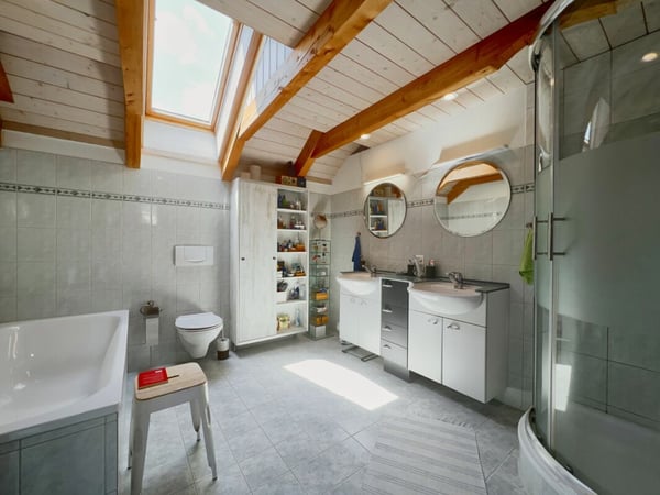 Grosszügiges Generationenhaus an sonniger Hanglage mit traumhafter Weitsicht ins Grüne 11