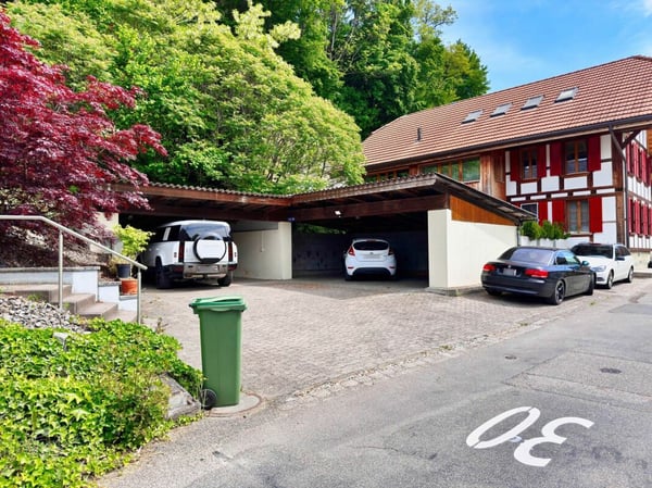 Grosszügiges Generationenhaus an sonniger Hanglage mit traumhafter Weitsicht ins Grüne 4