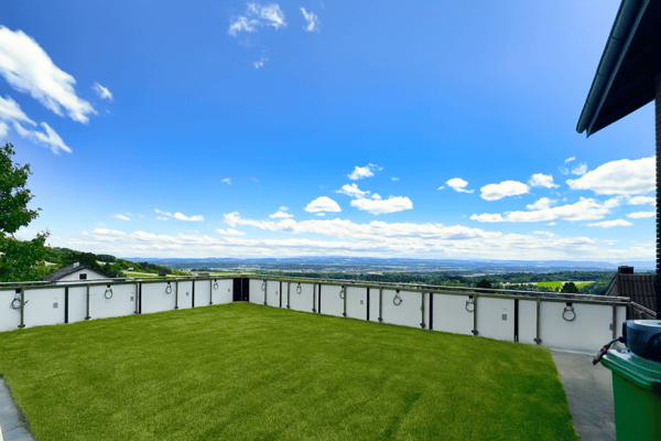 Modernes Wohnen mit unverbaubarer Panoramasicht & vierfach Garage 3