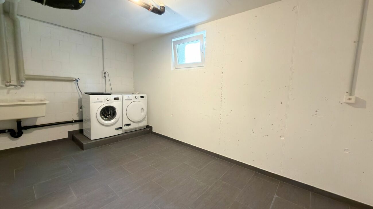 Moderne & helle Dachwohnung mit Klimaanlage & Solaranlage