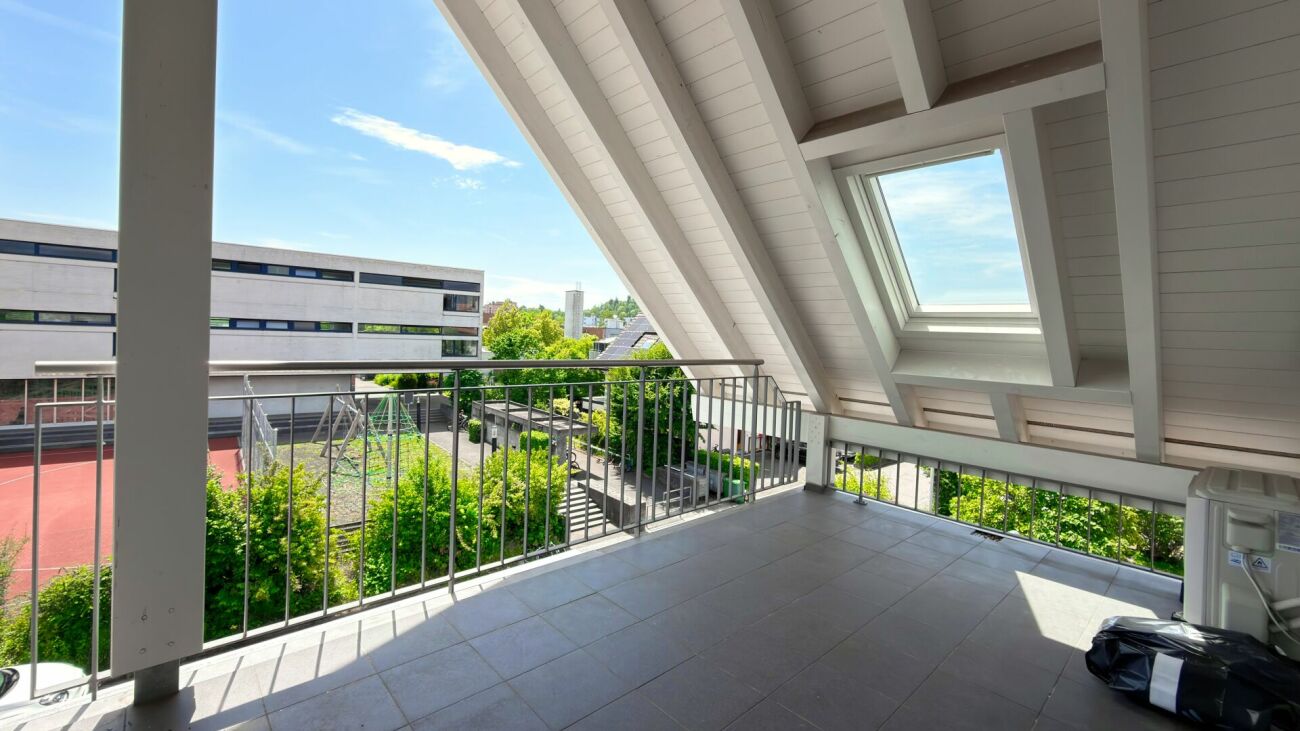 Moderne & helle Dachwohnung mit Klimaanlage & Solaranlage