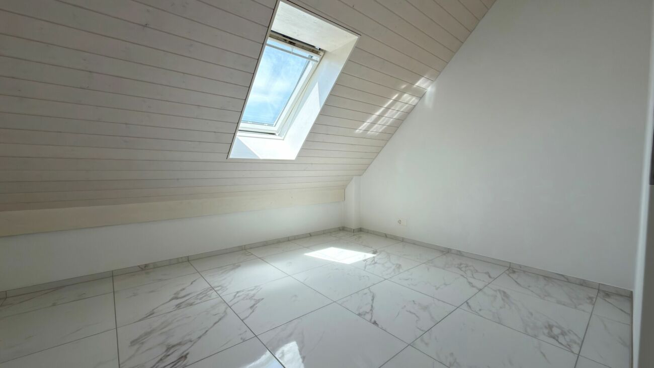 Moderne & helle Dachwohnung mit Klimaanlage & Solaranlage