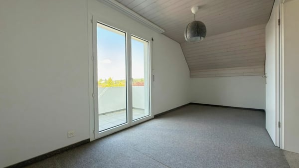 Wohnen mit Weitblick - grosszügige Maisonette-Dachwohnung mit Galerie und sonnigem Balkon 14