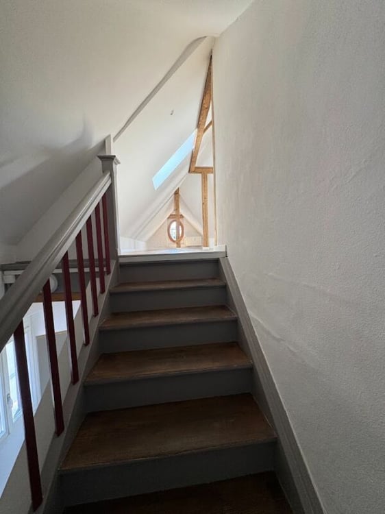 Sonnige Dachwohnung mit Sichtbalken und besonderem Charme 15