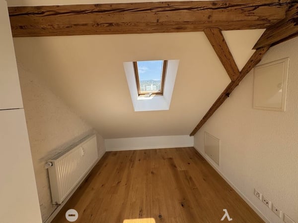 Sonnige Dachwohnung mit Sichtbalken und besonderem Charme 6