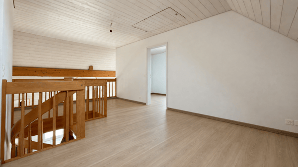 Wohnen mit Weitblick - grosszügige Maisonette-Dachwohnung mit Galerie und sonnigem Balkon 13
