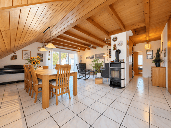 Charmante Dachwohnung mit Cheminée, grossem Balkon und Weitsicht
