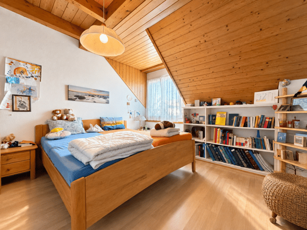 Charmante Dachwohnung mit Cheminée, grossem Balkon und Weitsicht 7