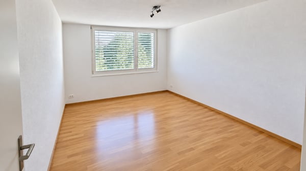 Helle 2.5-Zimmer-Wohnung mit Balkon und Lift in Attiswil 3