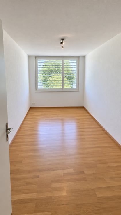 Helle 2.5-Zimmer-Wohnung mit Balkon und Lift in Attiswil 8