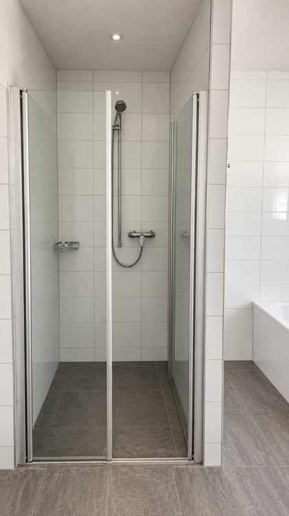 Helle 2.5-Zimmer-Wohnung mit Balkon und Lift in Attiswil 6