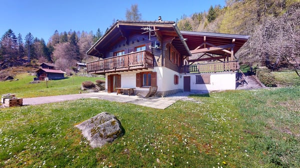 À la saison - Splendide chalet, entouré de verdure, aux Marécottes 17